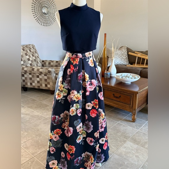 Floral Navy Maxi Skirt - Picture 5 of 5